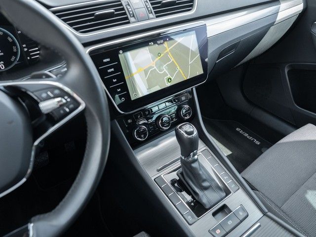 Superb Combi 2.0 TDI Style DSG AHK+MATRIX+RFK+NA