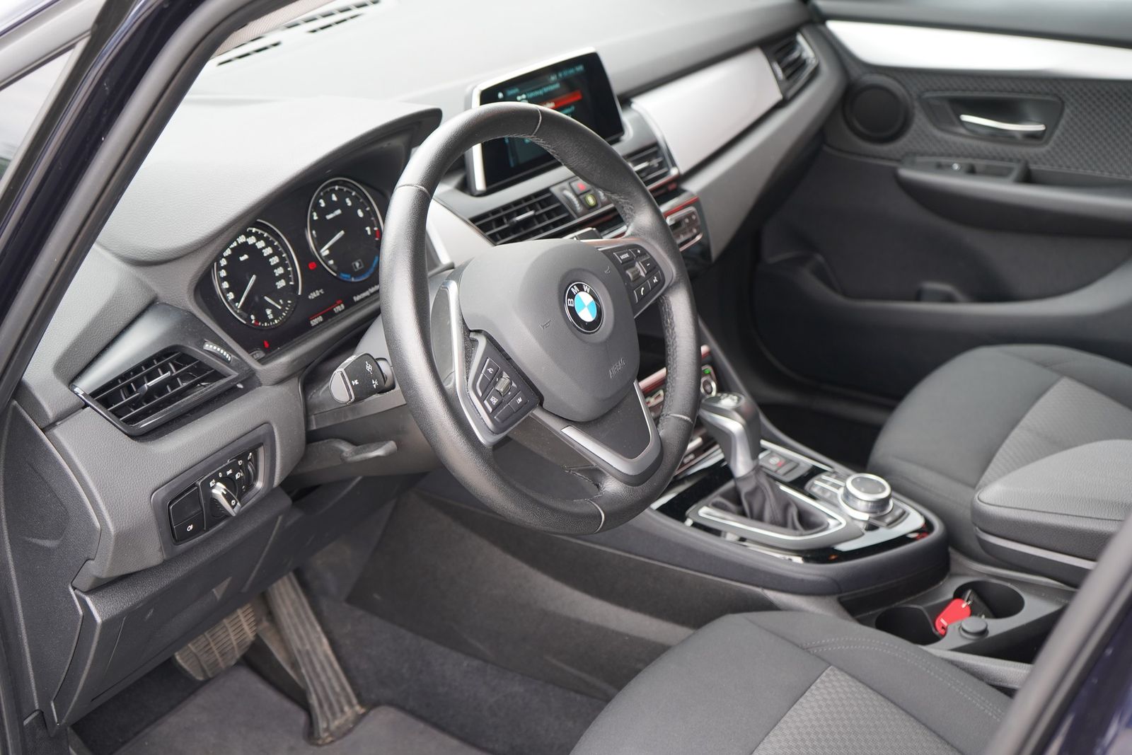 BMW 225 xe LED el. Heckklappe Notbremsassistent foto 10