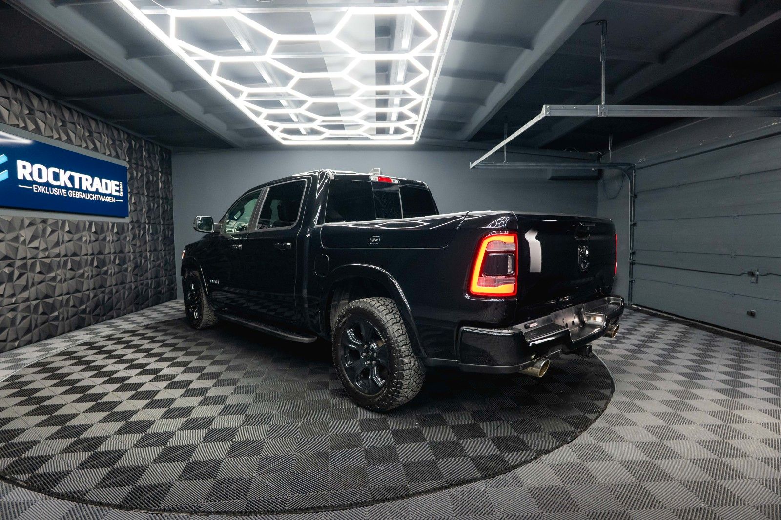 Fahrzeugabbildung Dodge RAM 5.7 V8 HEMI 4x4 Night LARAMIE RAMBOX 19%