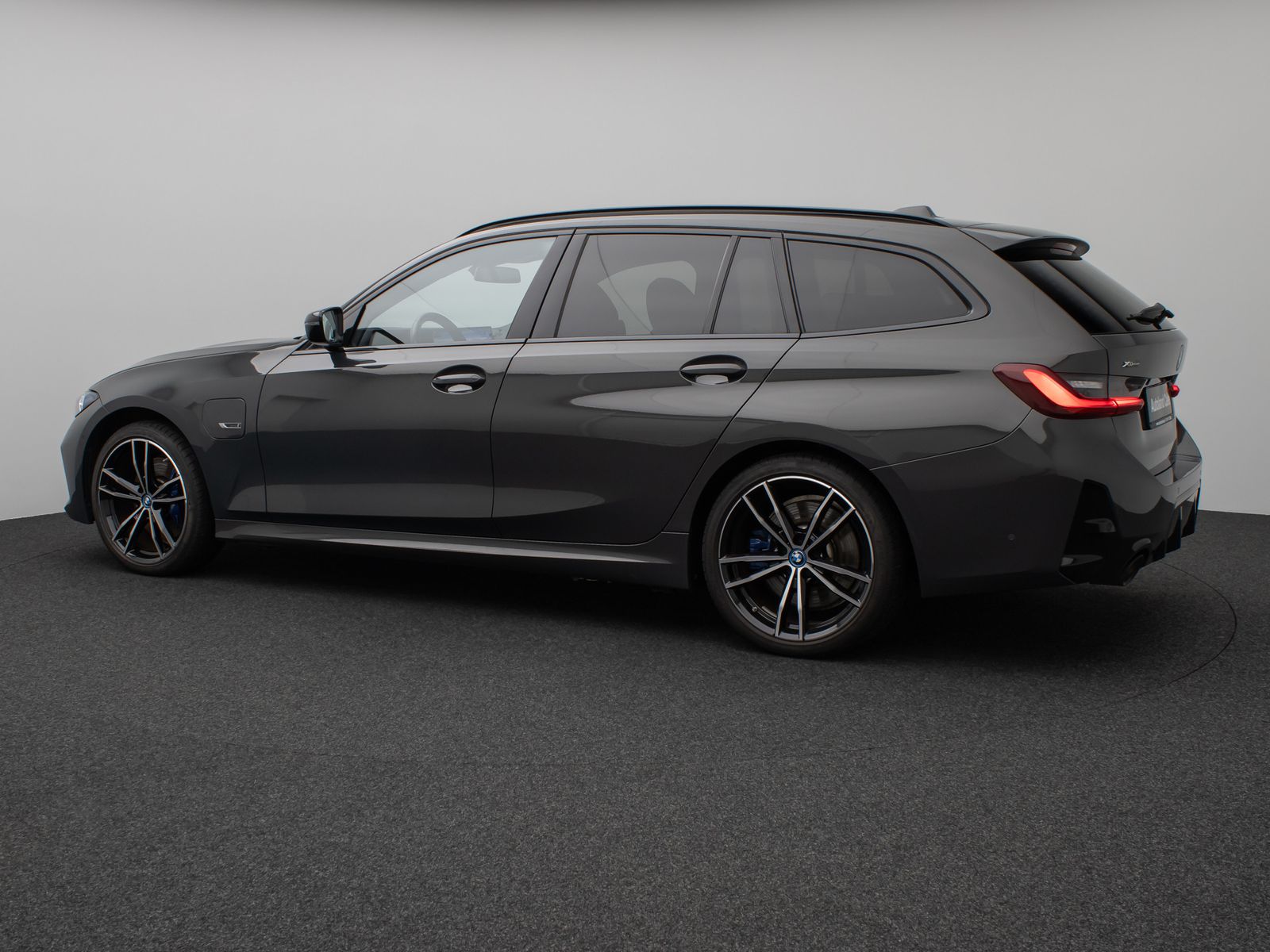 Fahrzeugabbildung BMW 330e xD M Sport Pro Panorama Kamera HUD DAB H/K