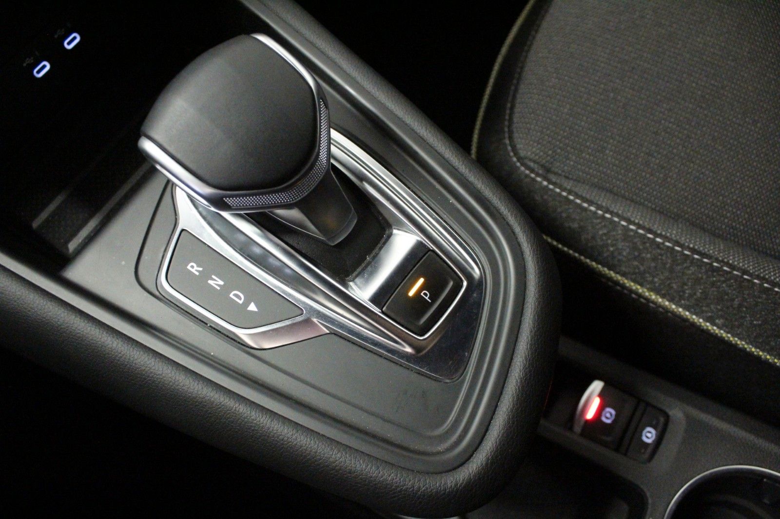 Fahrzeugabbildung Renault Captur Mild Hybrid 160 EDC Techno *Ganzjahresrei