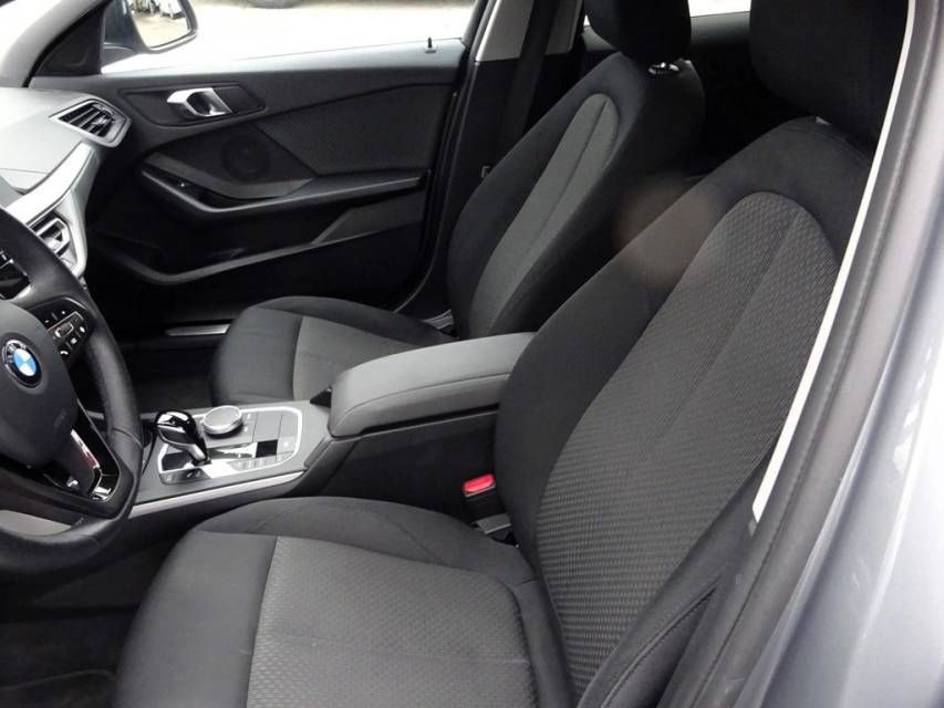 Fahrzeugabbildung BMW 118i Advantage Automatik