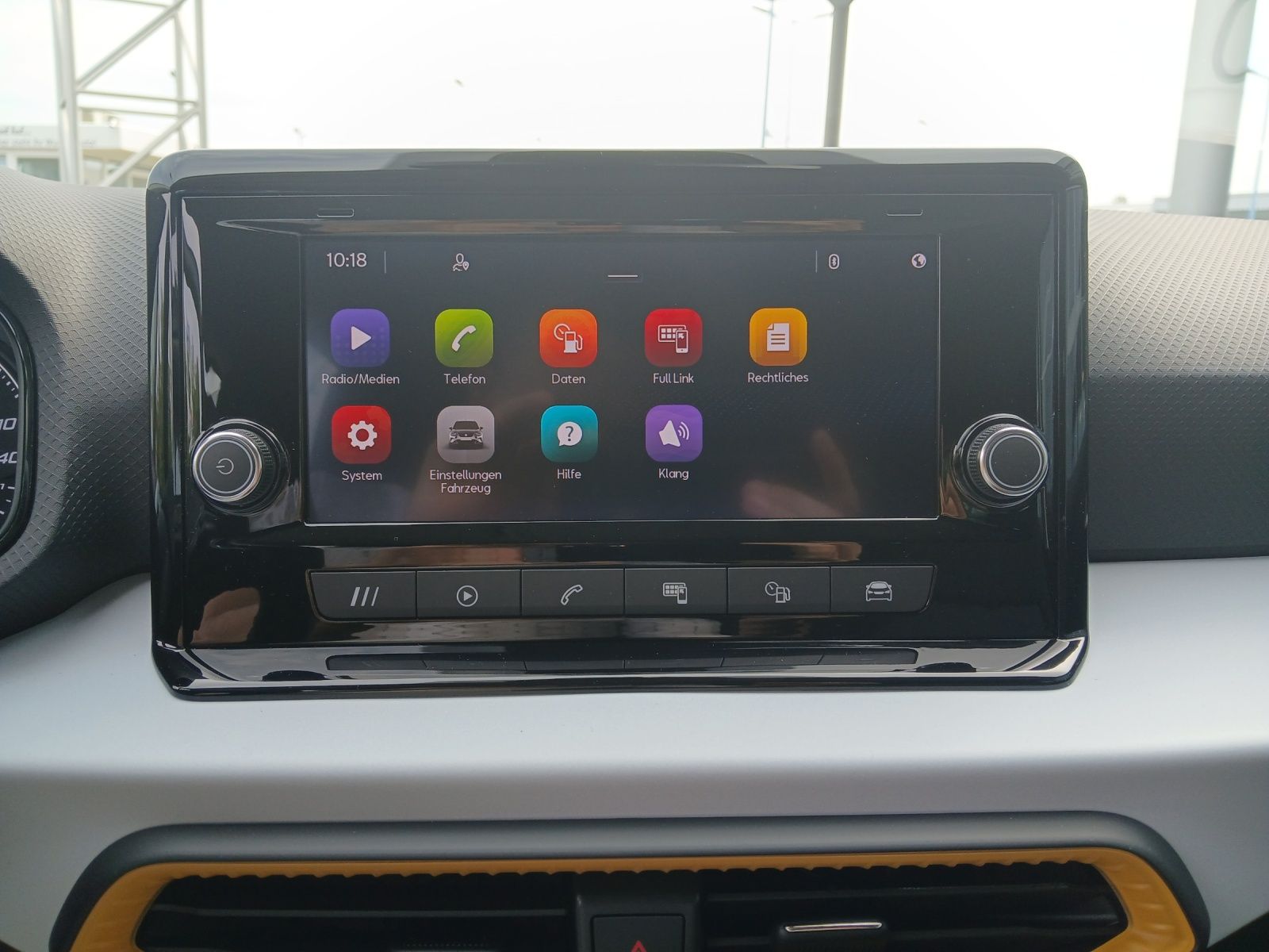 Fahrzeugabbildung SEAT Arona TSI Style DSG LED GRA PDC SH LM