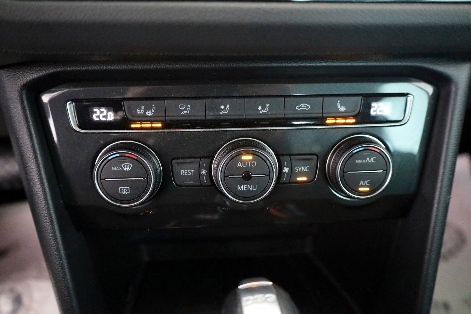 Fahrzeugabbildung Volkswagen Tiguan Highline 4M Navi,LED,PanDach,ACC,360°
