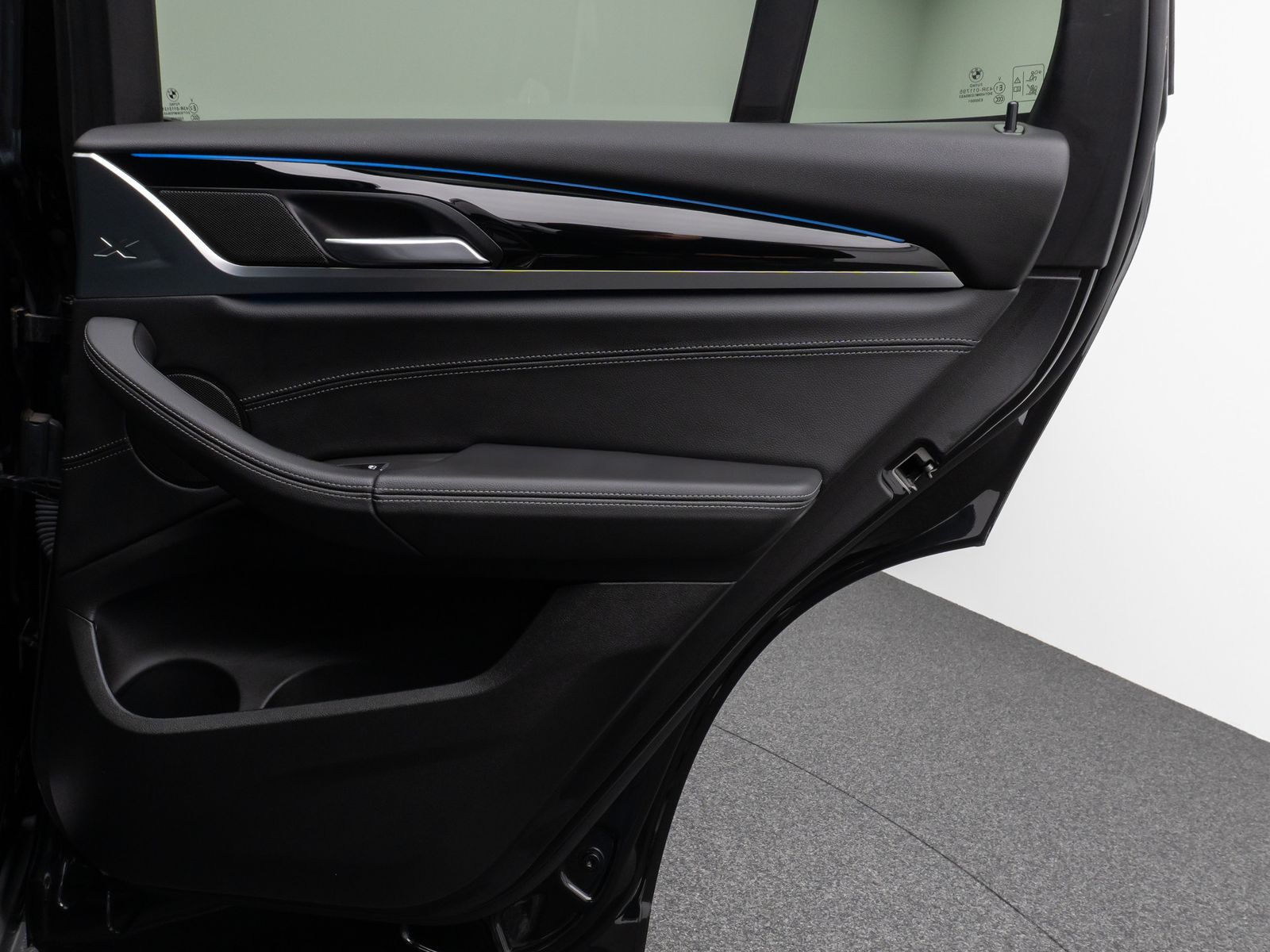 Fahrzeugabbildung BMW X3 xD30e Panorama HUD DAB HiFi Komfort Sport 20"