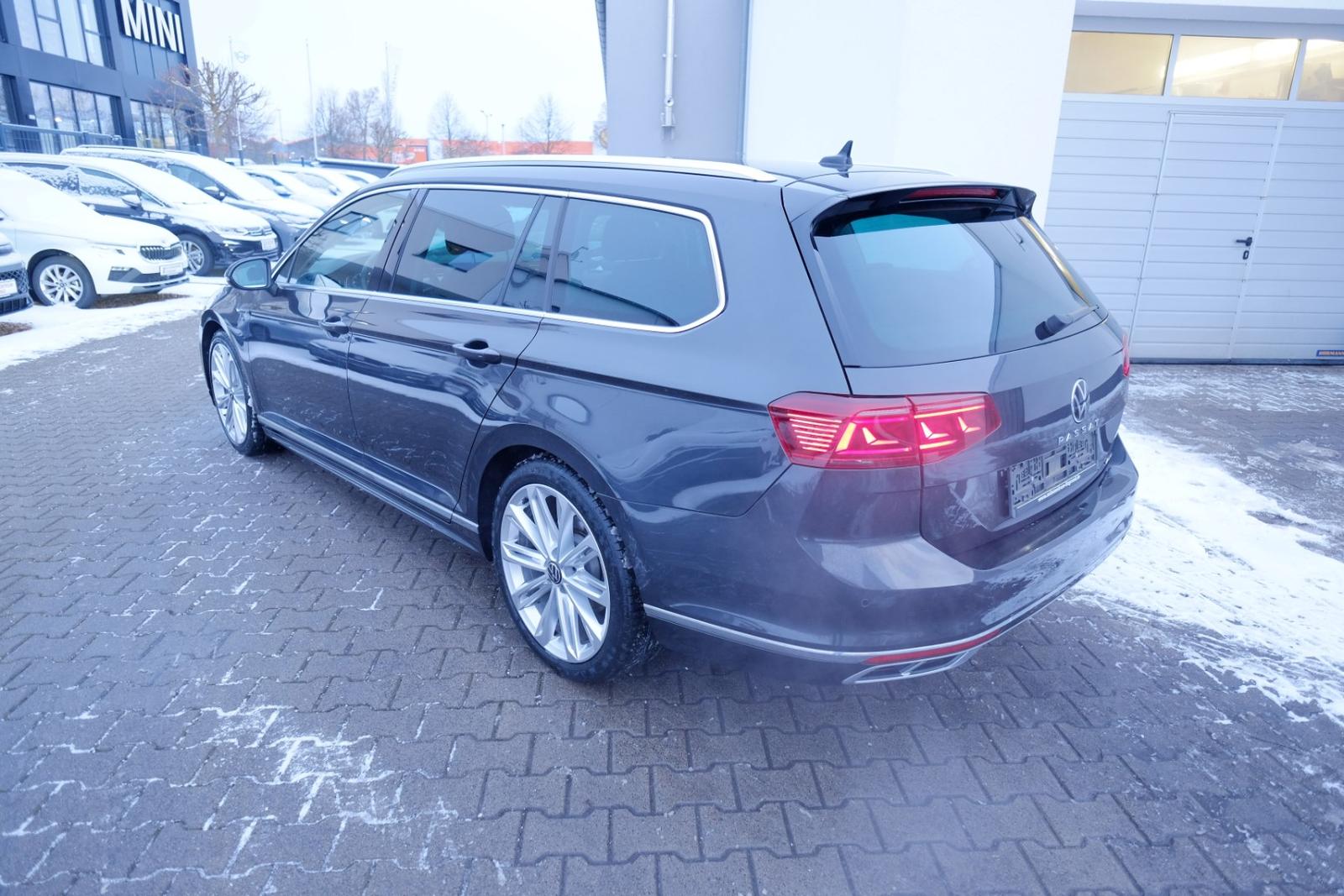 Volkswagen Passat 2.0TDI R-Line Variant 4Mo/ACC/AHK/19 Alu