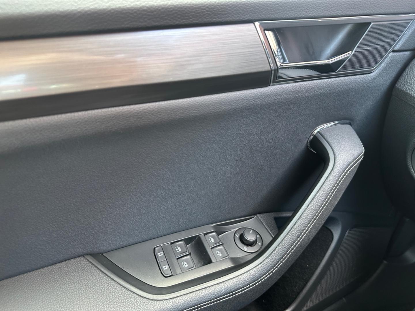 Skoda Superb Combi 1.5 TSI Style *LED*Virtual*ACC*AHK*, миниатюра 20