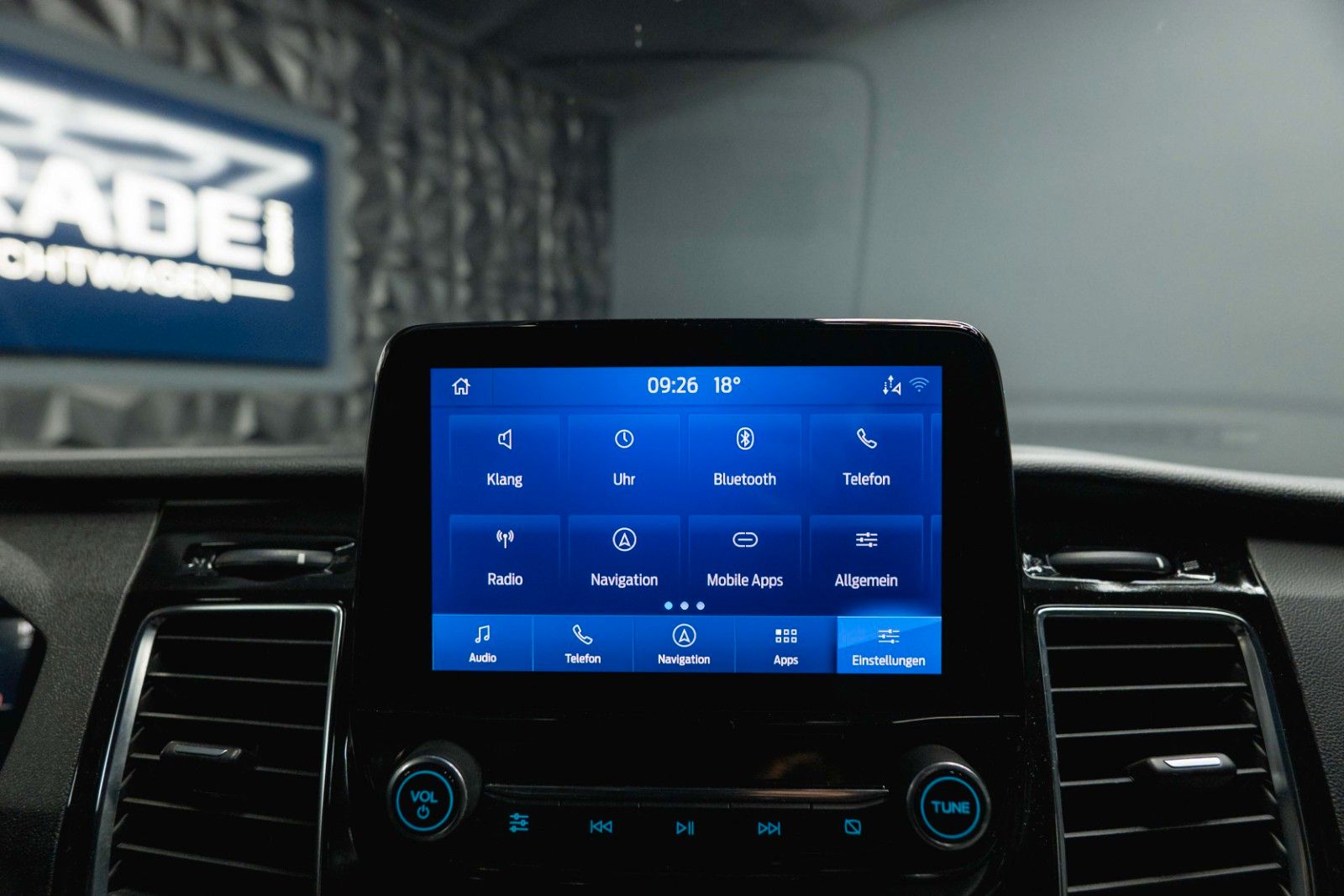 Fahrzeugabbildung Ford Tourneo Custom 320 L2 Sport | 8Sitze | ACC | LED