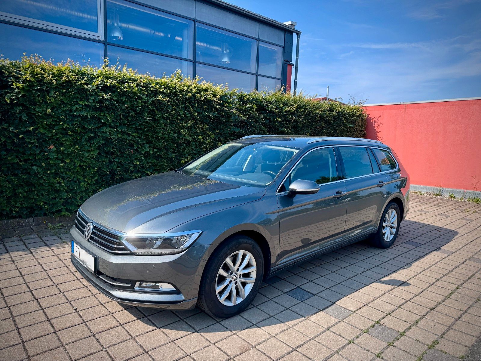 VW Passat Variant 2.0 TDI SCR 140kW DSG BMT Com...