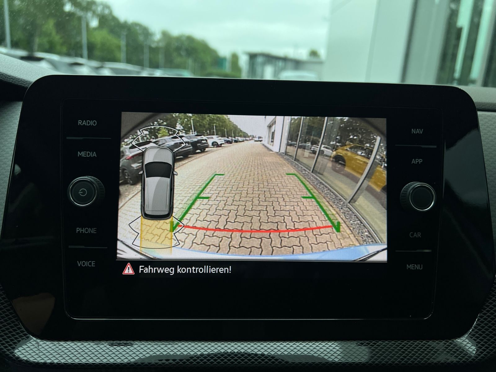 Fahrzeugabbildung Volkswagen T-Cross Life 1.0 l TSI *LED,ACC,Navi,Kamera,16''