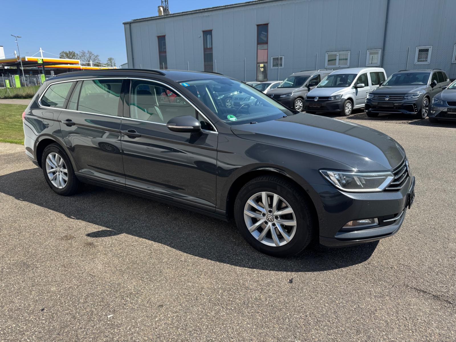 Volkswagen Passat Var Comfort 2,0TDI DSG*AHK*ACC*MASSAGE*