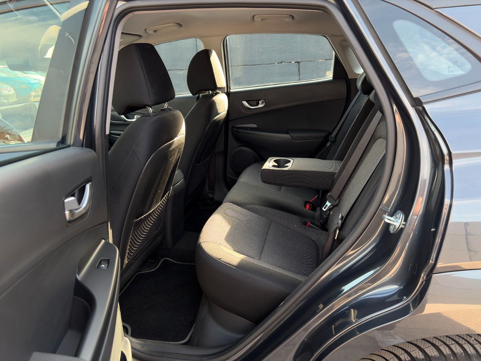 Fahrzeugabbildung Hyundai KONA E Select SHZ LHZ LKA LFA ACC Navi CarPlay