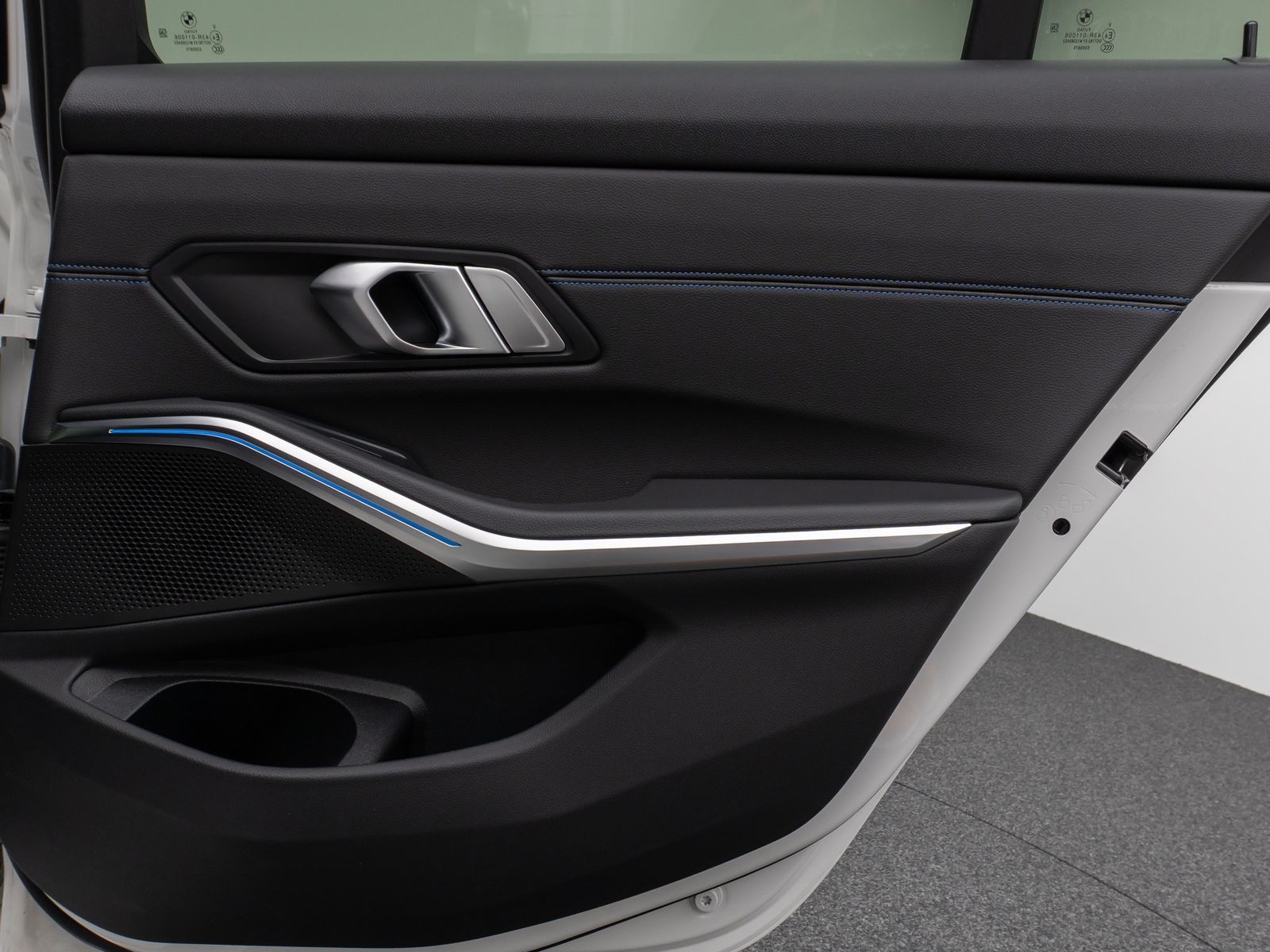Fahrzeugabbildung BMW 330e M Sport Kamera Laser HUD DAB HiFi Komfort