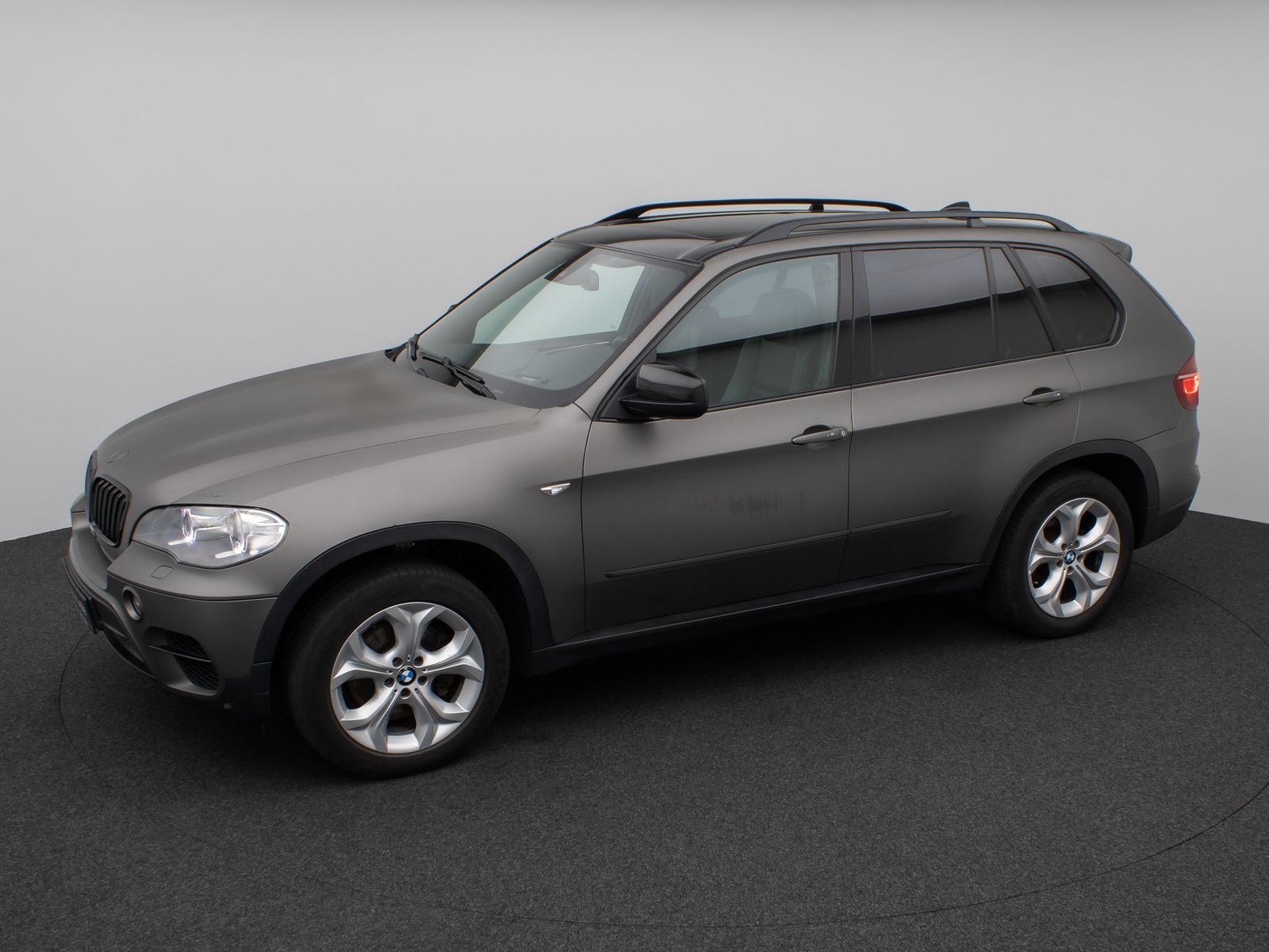 Fahrzeugabbildung BMW X5 xD40d  Sport Panorama Kamera HUD HiFi SoftCL