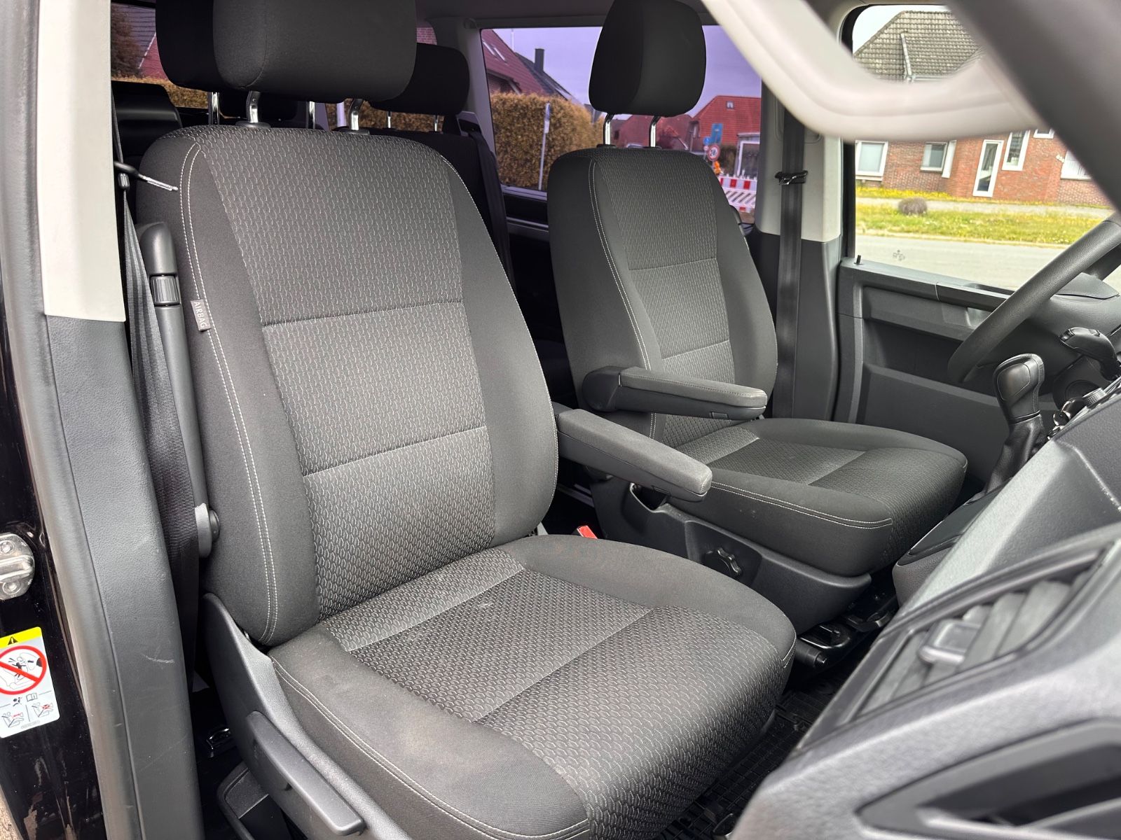 Fahrzeugabbildung Volkswagen T6 Multivan 2.0 TDI 4Motion DSG AHK/Navi/APP