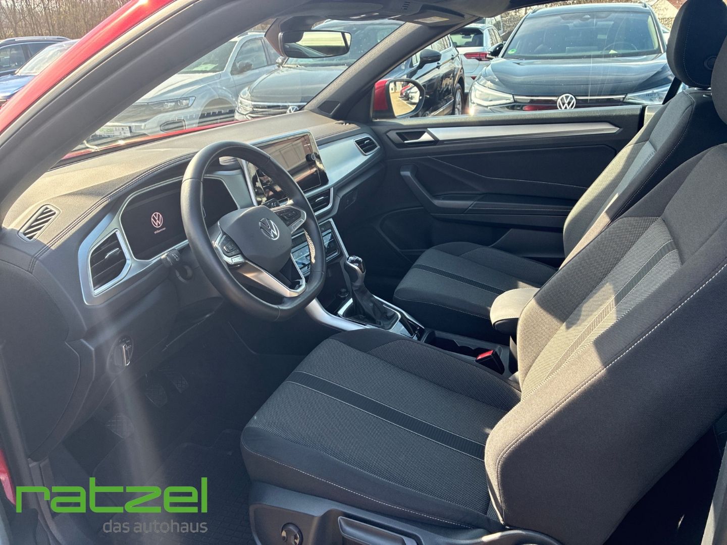 Fahrzeugabbildung Volkswagen T-Roc Cabriolet STYLE 1.5 TSI StandHZG Navi Digi