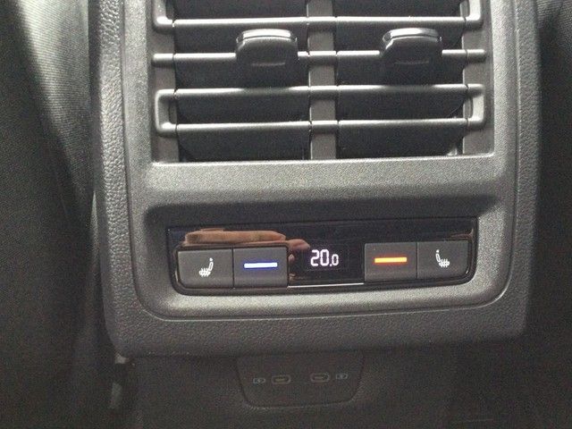 Fahrzeugabbildung Volkswagen Golf VIII TSI Life Standhzg. LED AHK Navi Pano A
