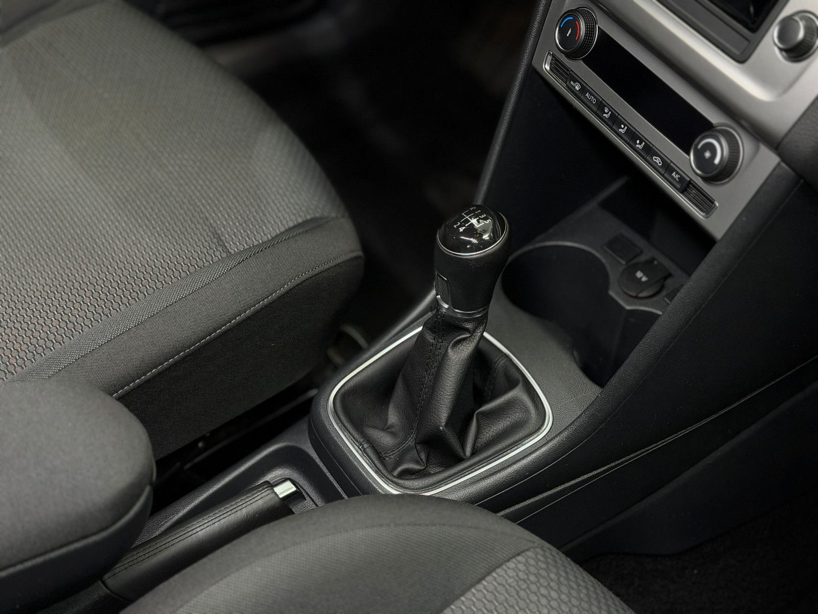 Fahrzeugabbildung Volkswagen Polo V Highline BMT/Start-Stopp|KLIMA|PDC|1-HD