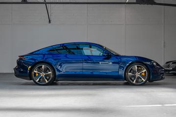 صورة 5 لـ 2020 Porsche TAYCAN