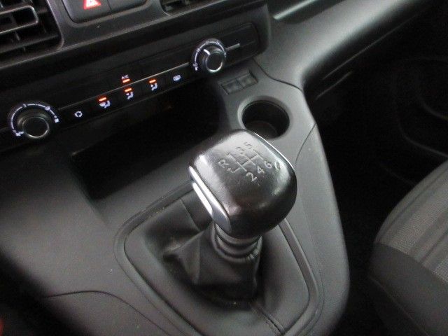 Fahrzeugabbildung Opel Combo Life 1.2T  7-SITZ/NAVI/LED/AHK/PDC/DAB+