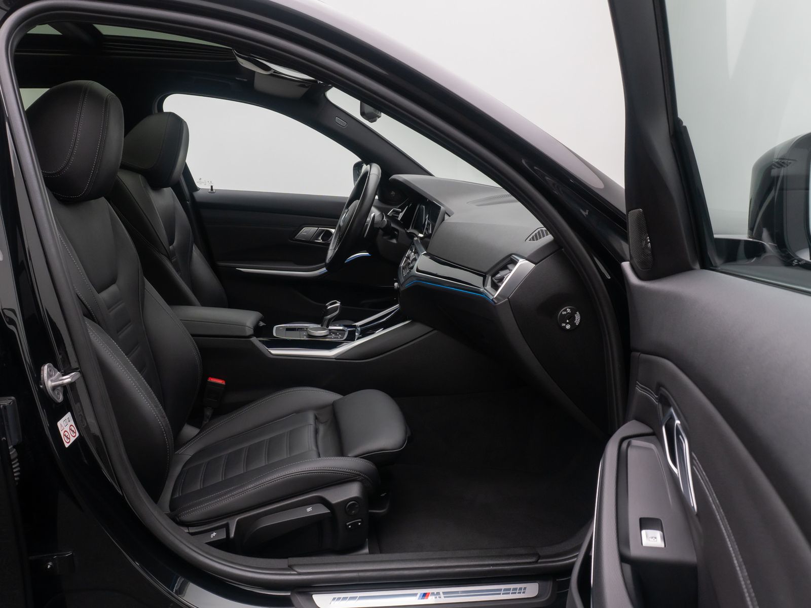 Fahrzeugabbildung BMW 330e M Sport Panorama DAB HUD 360&deg; H/K 19Zoll