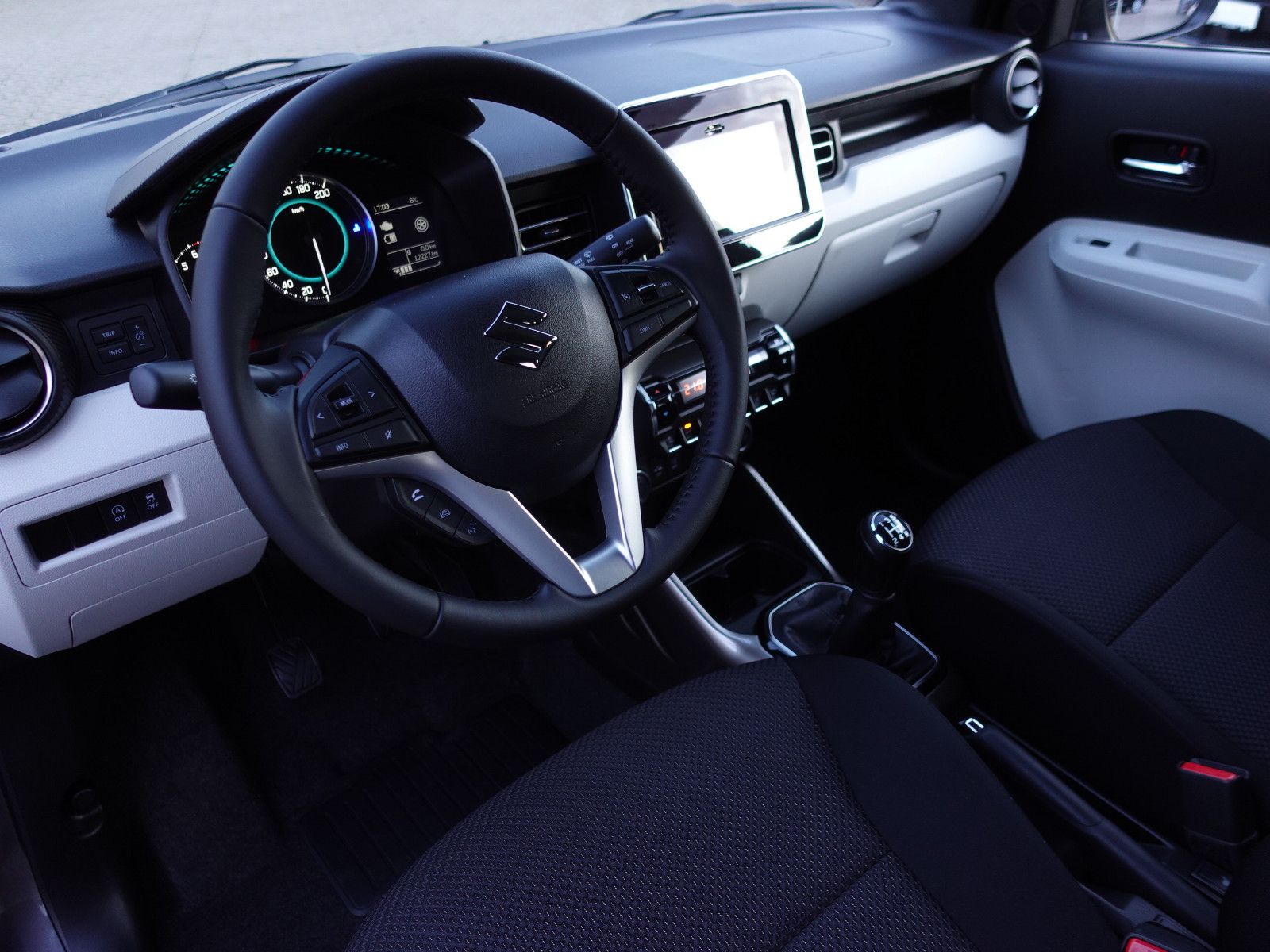 Fahrzeugabbildung Suzuki Ignis 1.2 DUALJET Comfort+ I. Hd RFK Navi App