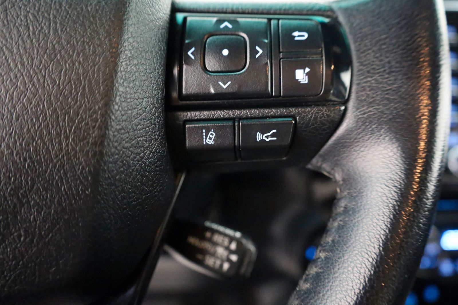 Fahrzeugabbildung Toyota Hilux 2.8 D-4D Invincible,AWD,Leder,ACC,Rollo