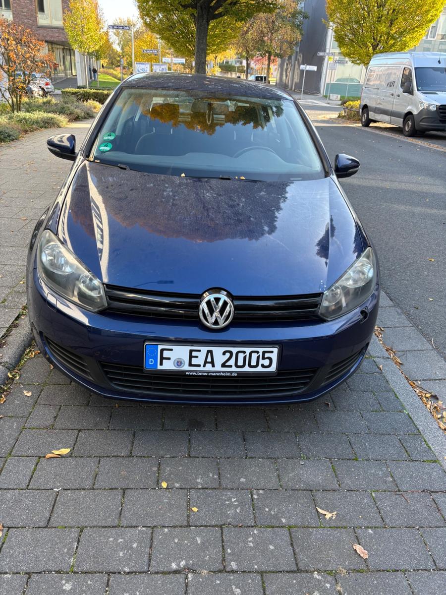 Volkswagen Golf 2010 — rear view