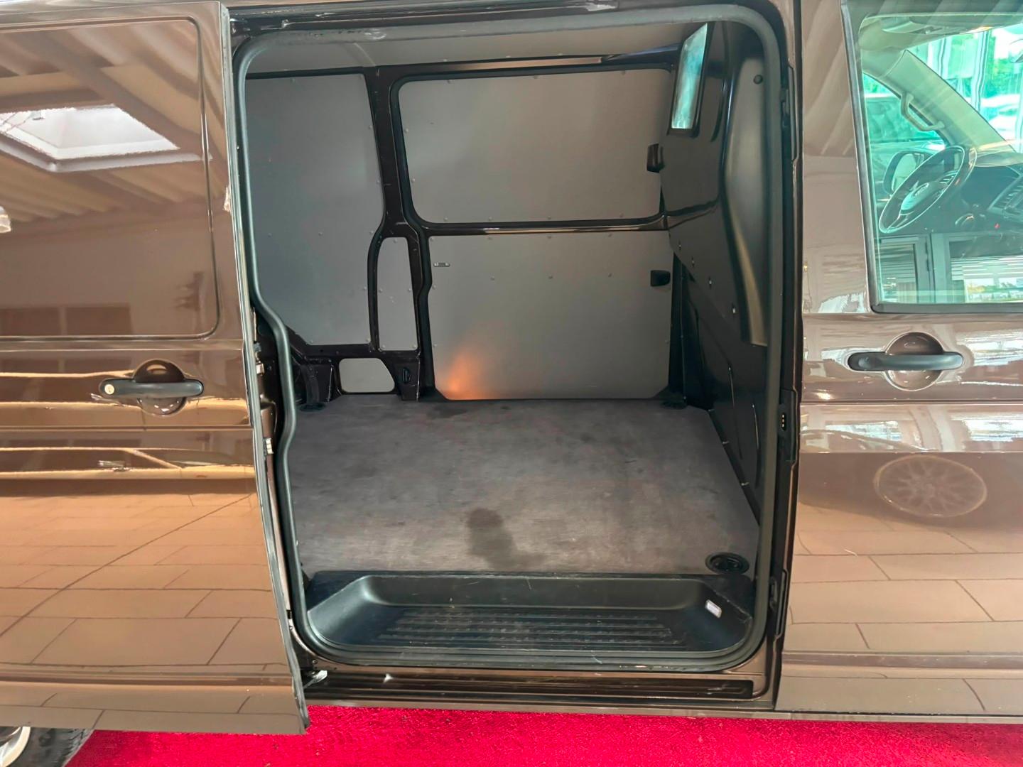 Volkswagen T6 Transporter Kasten lang 4Motion*AHK*Standheiz