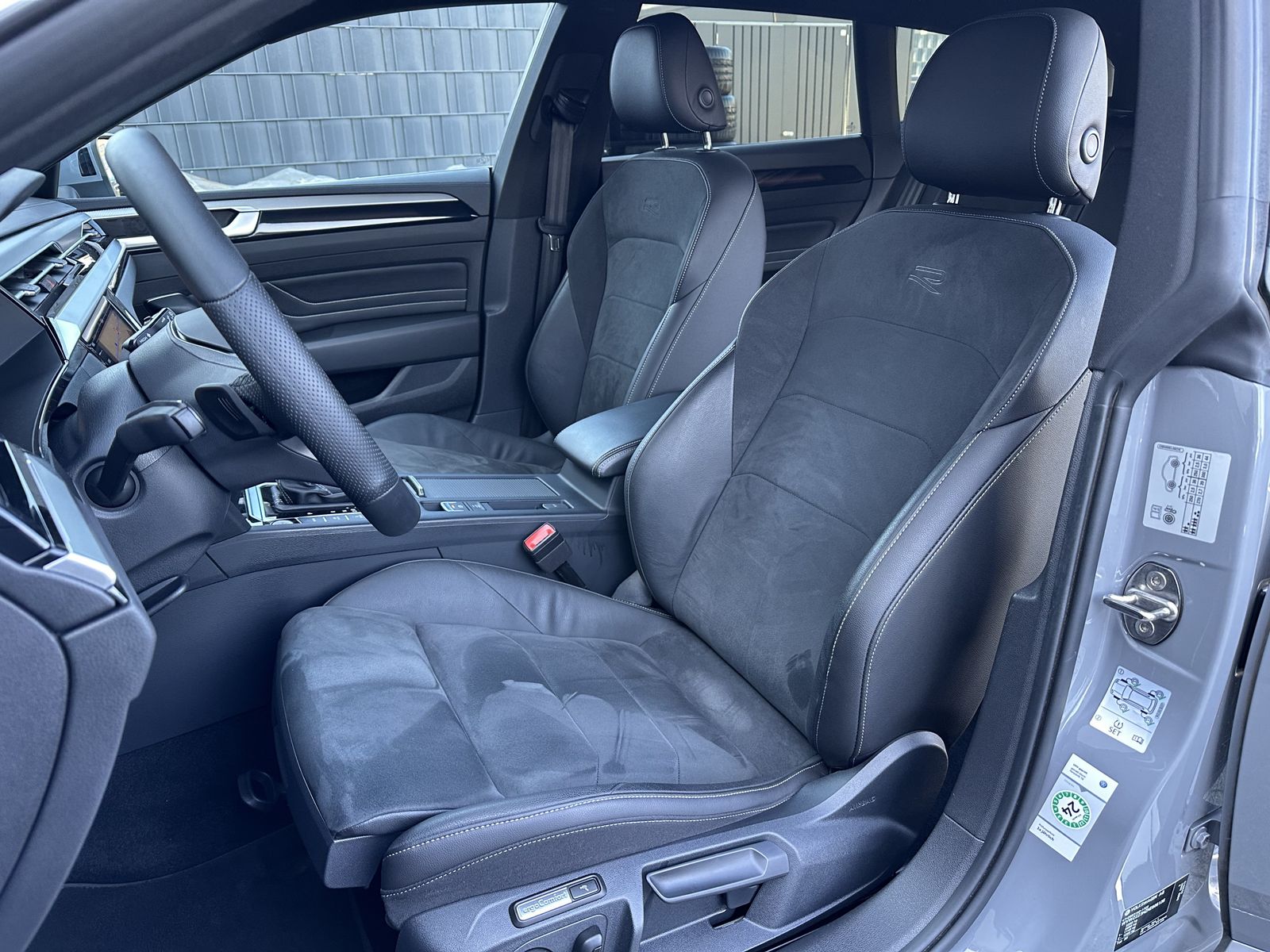 Fahrzeugabbildung Volkswagen Arteon SB 1.4 eHybrid R-Line NAV+LED+KAMERA+18ZO