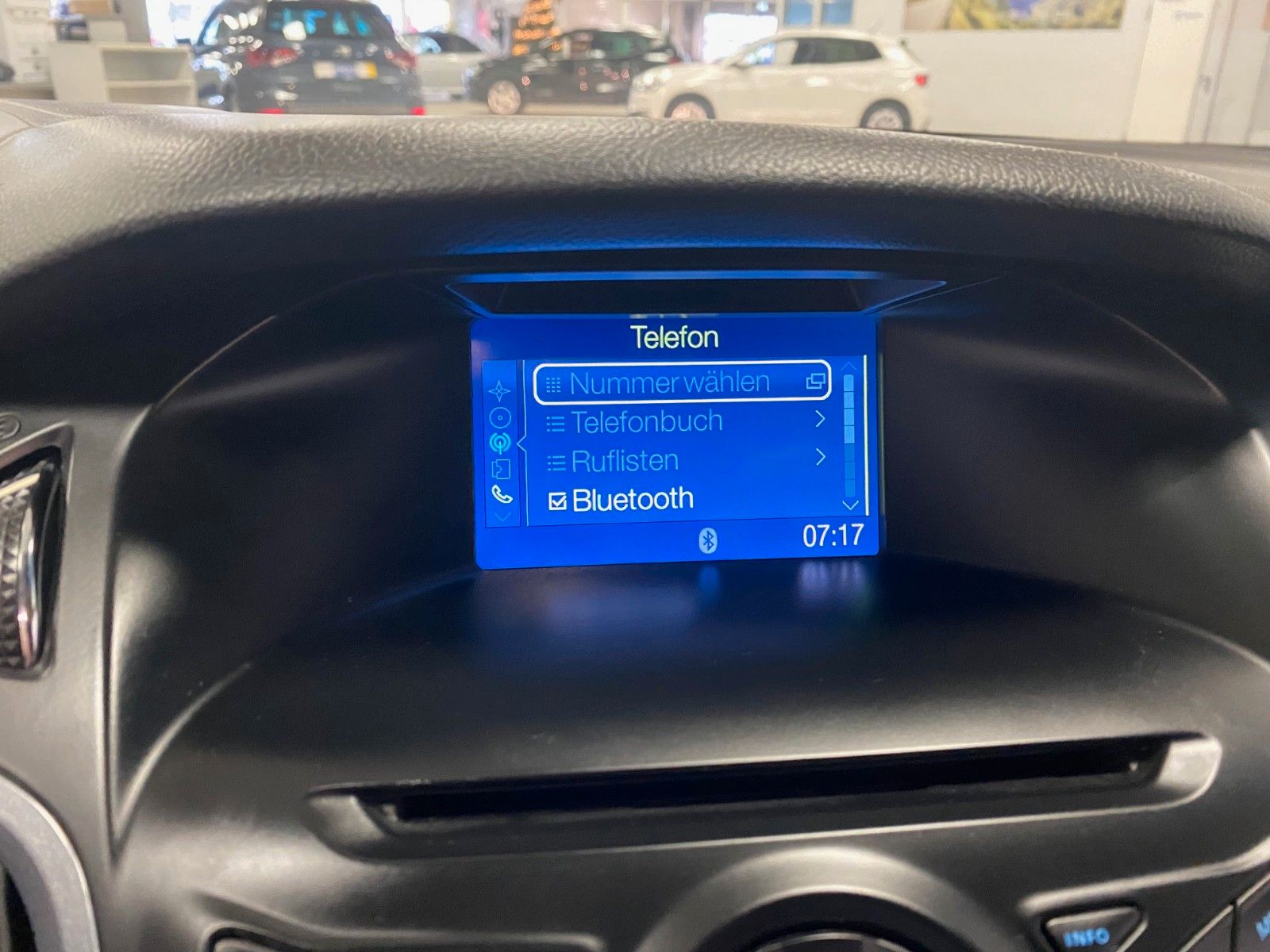 Fahrzeugabbildung Ford Focus 1.6 TDCi Titanium Turnier+NAVI+TELEFON+ALU