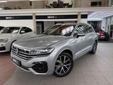 Volkswagen Touareg 3.0TDI V6 R-Line 4M ACC LED KAMERA - silberne Volkswagen Touareg
