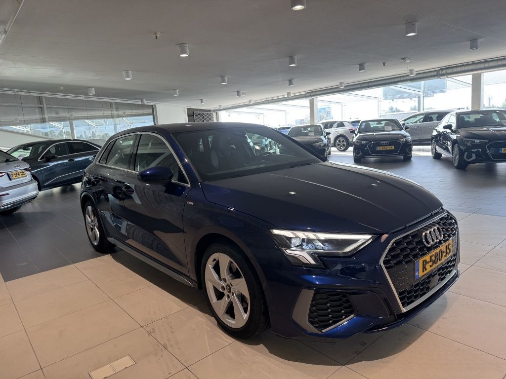 Audi A3 Sportback 30 TFSI S edition imagem 2