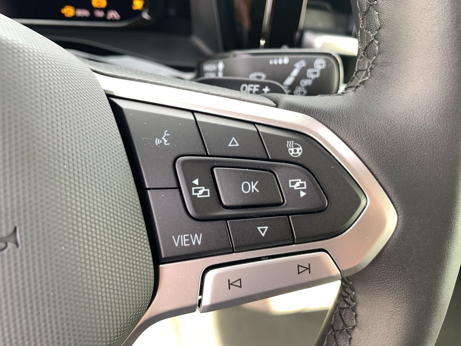 T7 Multivan 2.0 TDI Style LÜ, AHK, Navi, Sthzg,