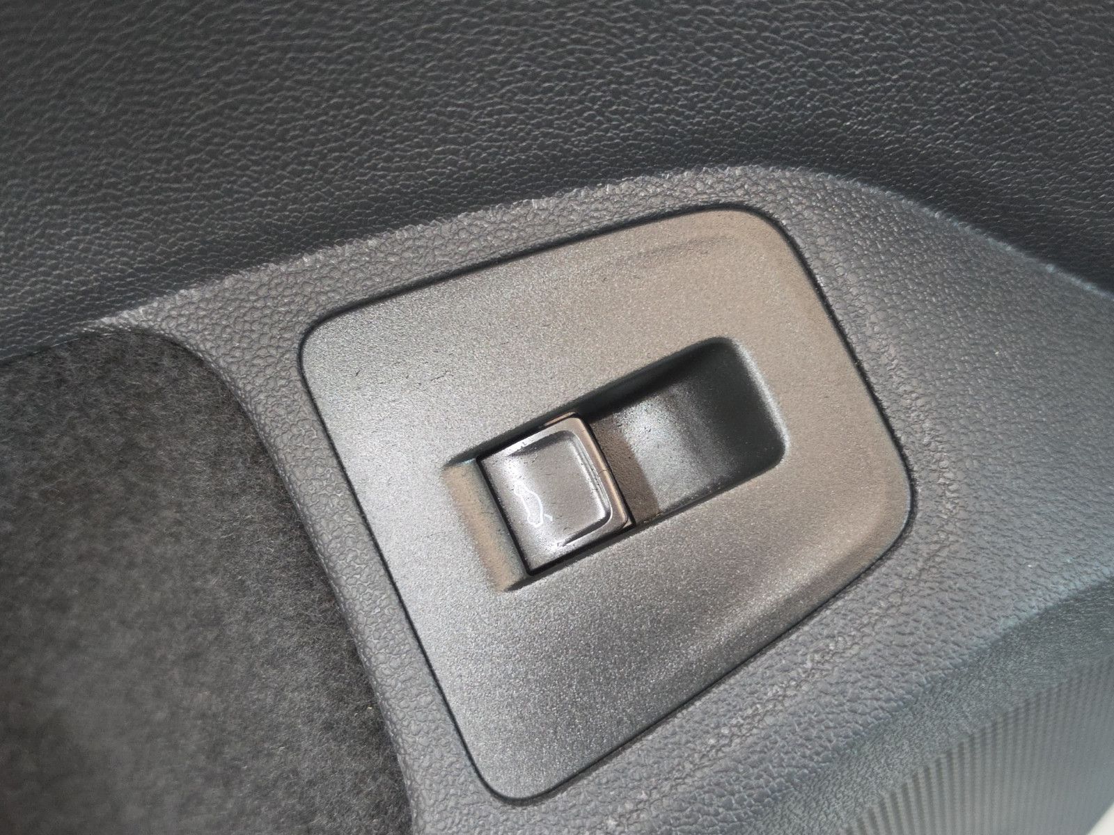Fahrzeugabbildung Volkswagen Tiguan  R-LINE HiGHLiNE  4MOTION PANORAMA DACH