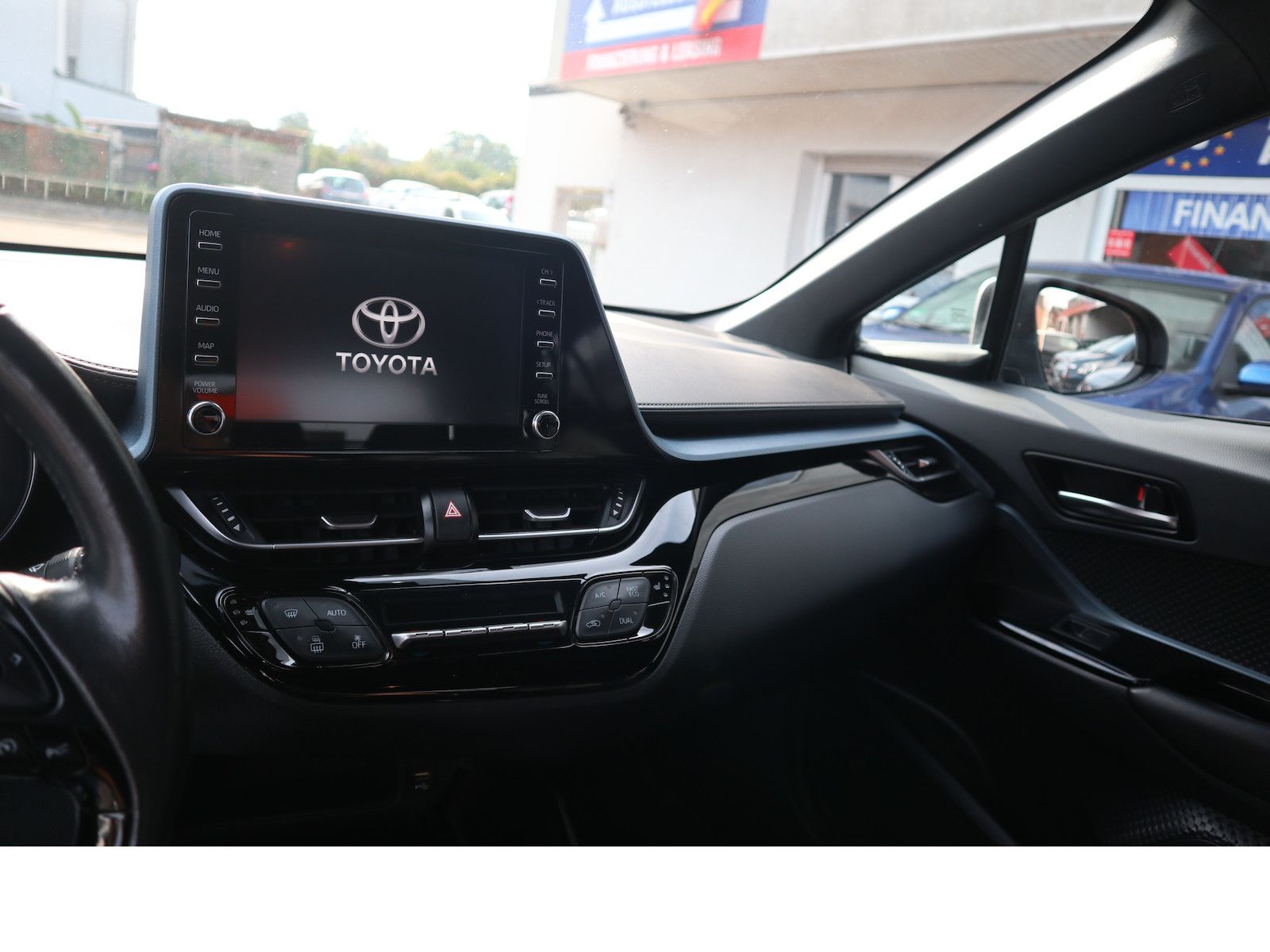 Fahrzeugabbildung Toyota C-HR Hybrid Team D Totwink/SHZ/Scheckheftgepfleg