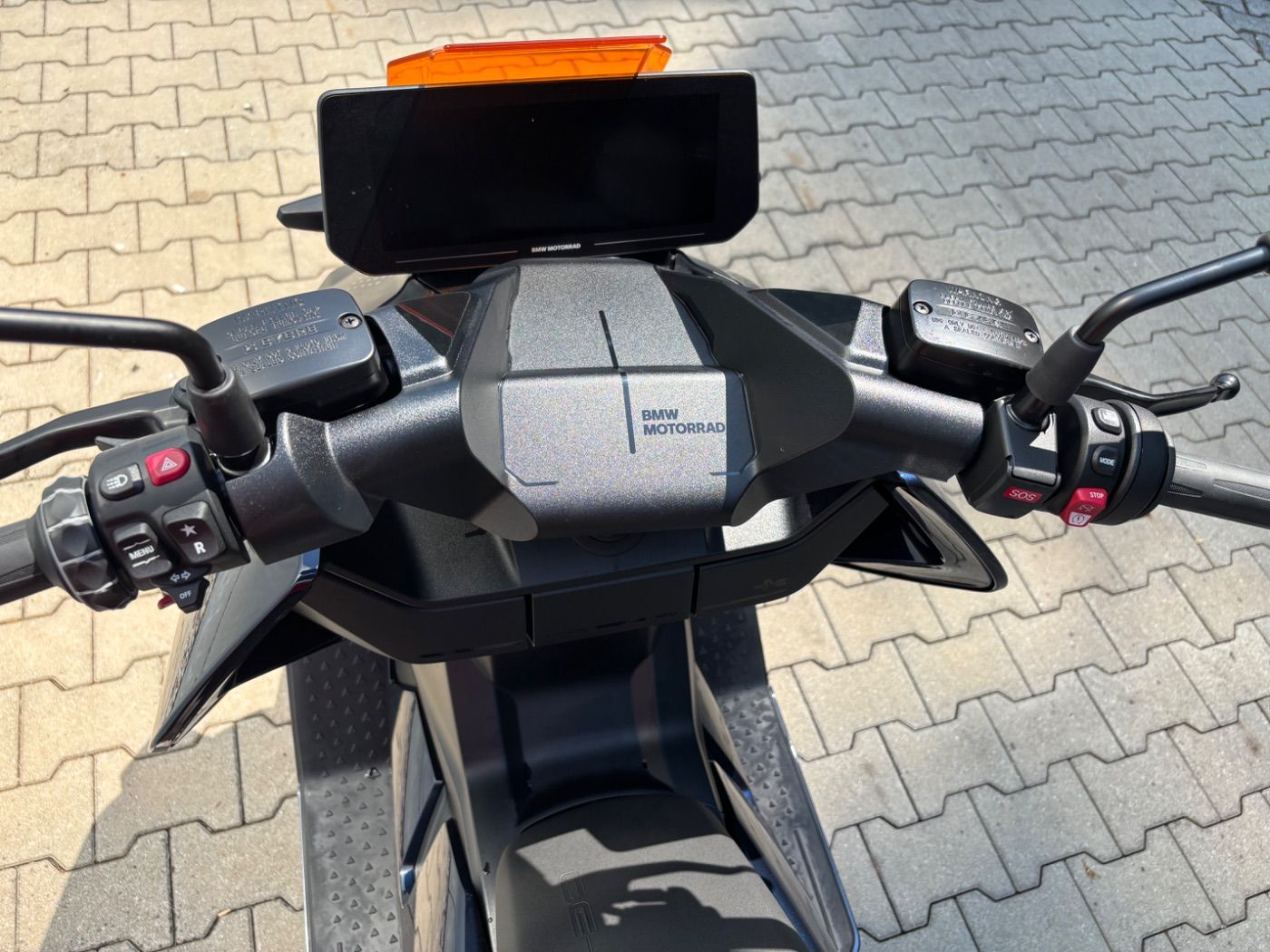 Fahrzeugabbildung BMW CE 04 Avantgarde Schnellladegerät
