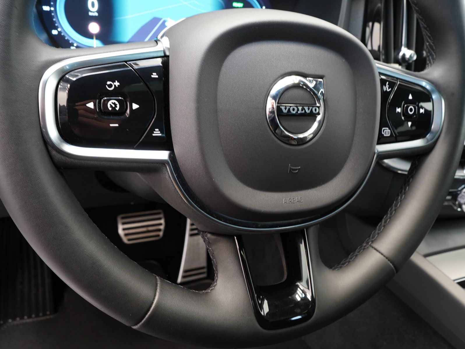 Fahrzeugabbildung Volvo XC60 T6 Recharge R Design FACELIFT/LED/ACC/AHK
