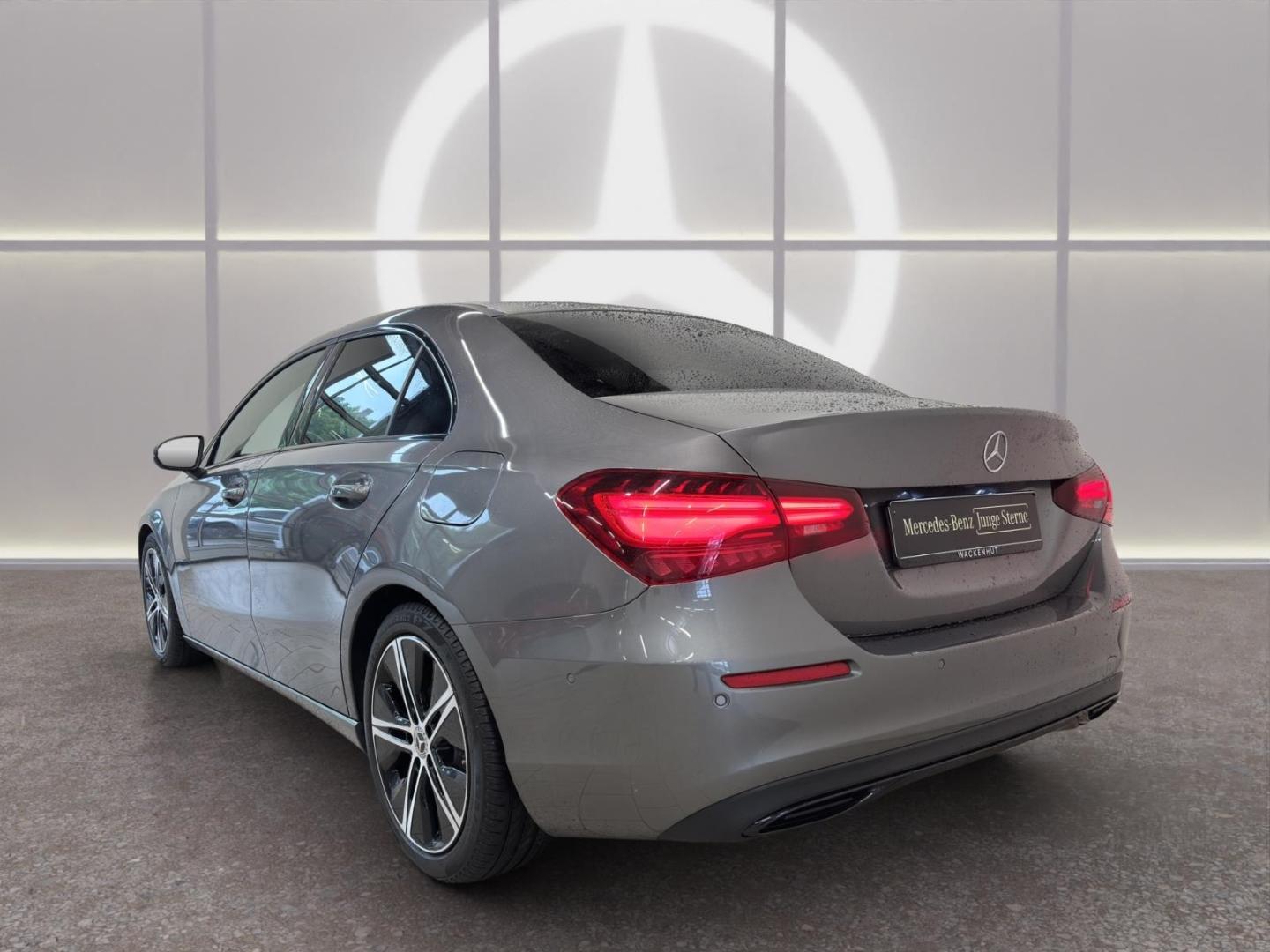 Mercedes-Benz A 200 PROGRESSIVE LINE ADVANCED NIGHT+AHK+KAMERA