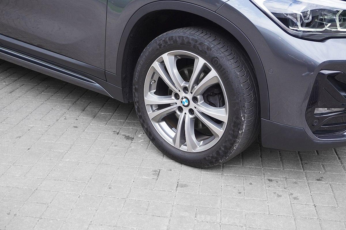 BMW X1 sDrive18d Sport Line Automatik AHK LED Navi S