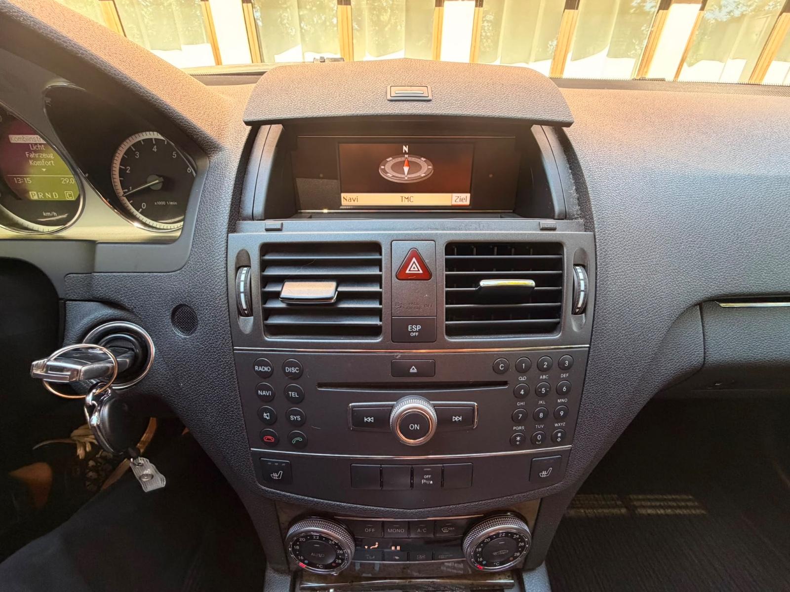Mercedes-Benz C200 2009 — photo 15