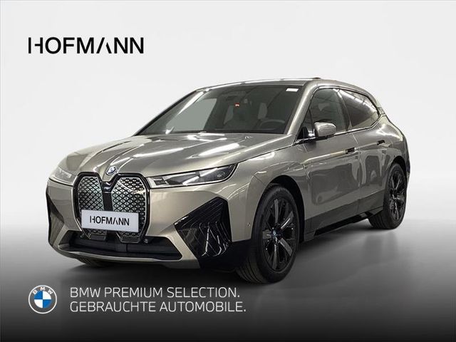 BMW iX xDrive40 Sportpaket+AHK+ParkAssist+DrivAssist