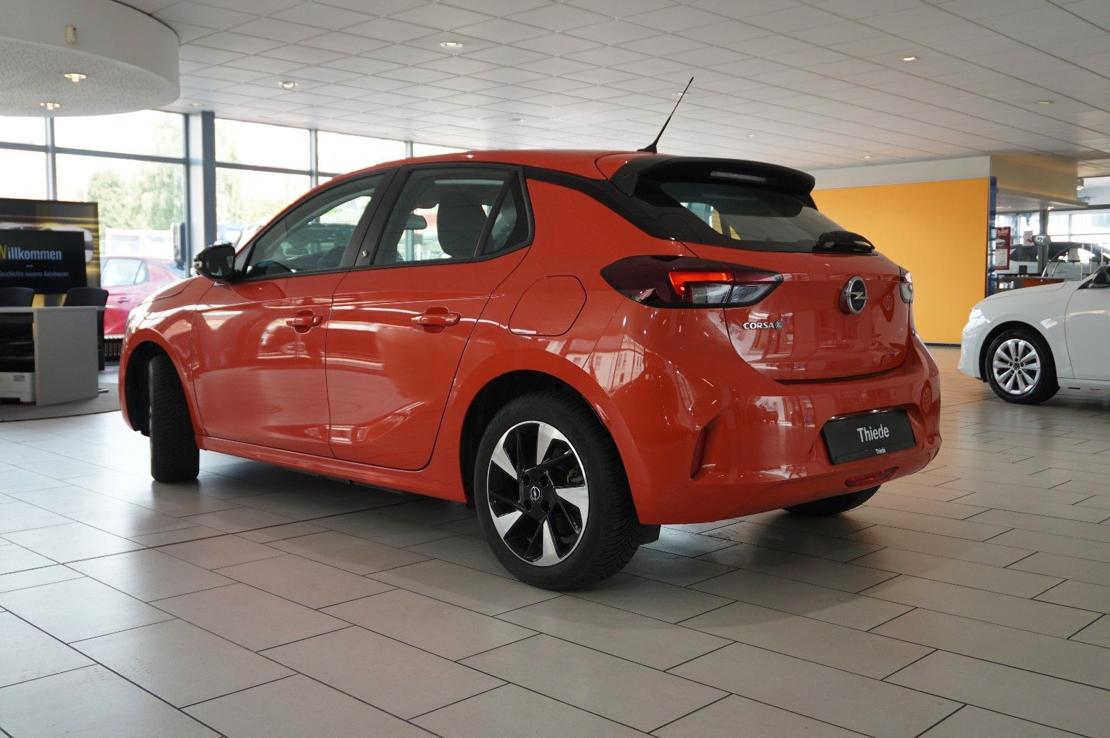 Fahrzeugabbildung Opel Corsa-e F EDITION 7KW NAVI/VIRT/TEMP/DAB/WÄRMEP.