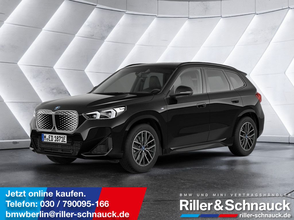 BMW iX1 eDrive20 ACC HUD AKTIVSITZE LED PANO 360°