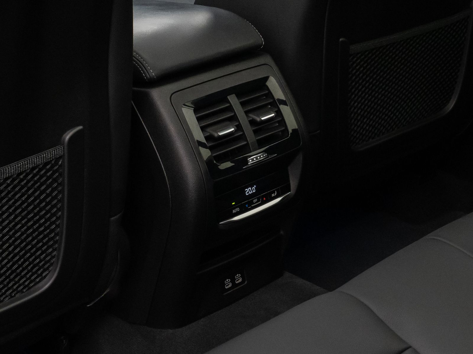 Fahrzeugabbildung BMW X3 xD30e Panorama HUD DAB HiFi Komfort Sport 20"