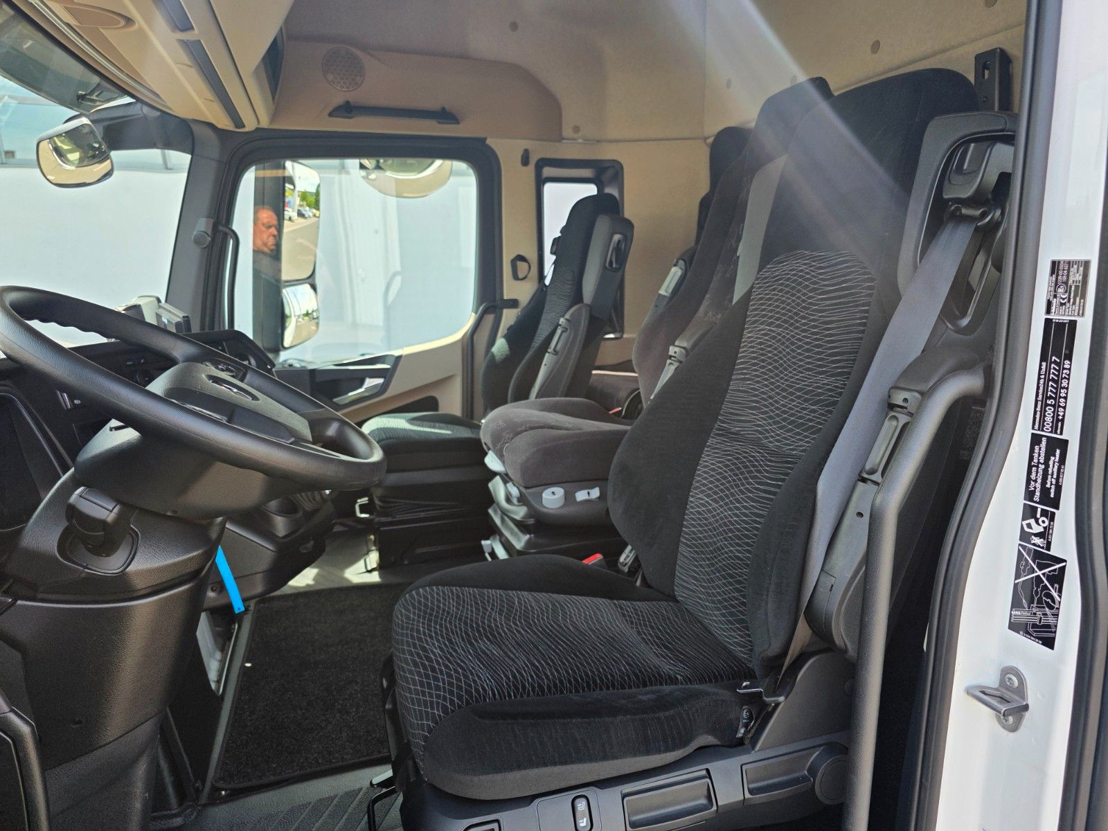 Fahrzeugabbildung Mercedes-Benz Actros 2540 L 6x2 BDF Fahrschule 5 Sitze LBW