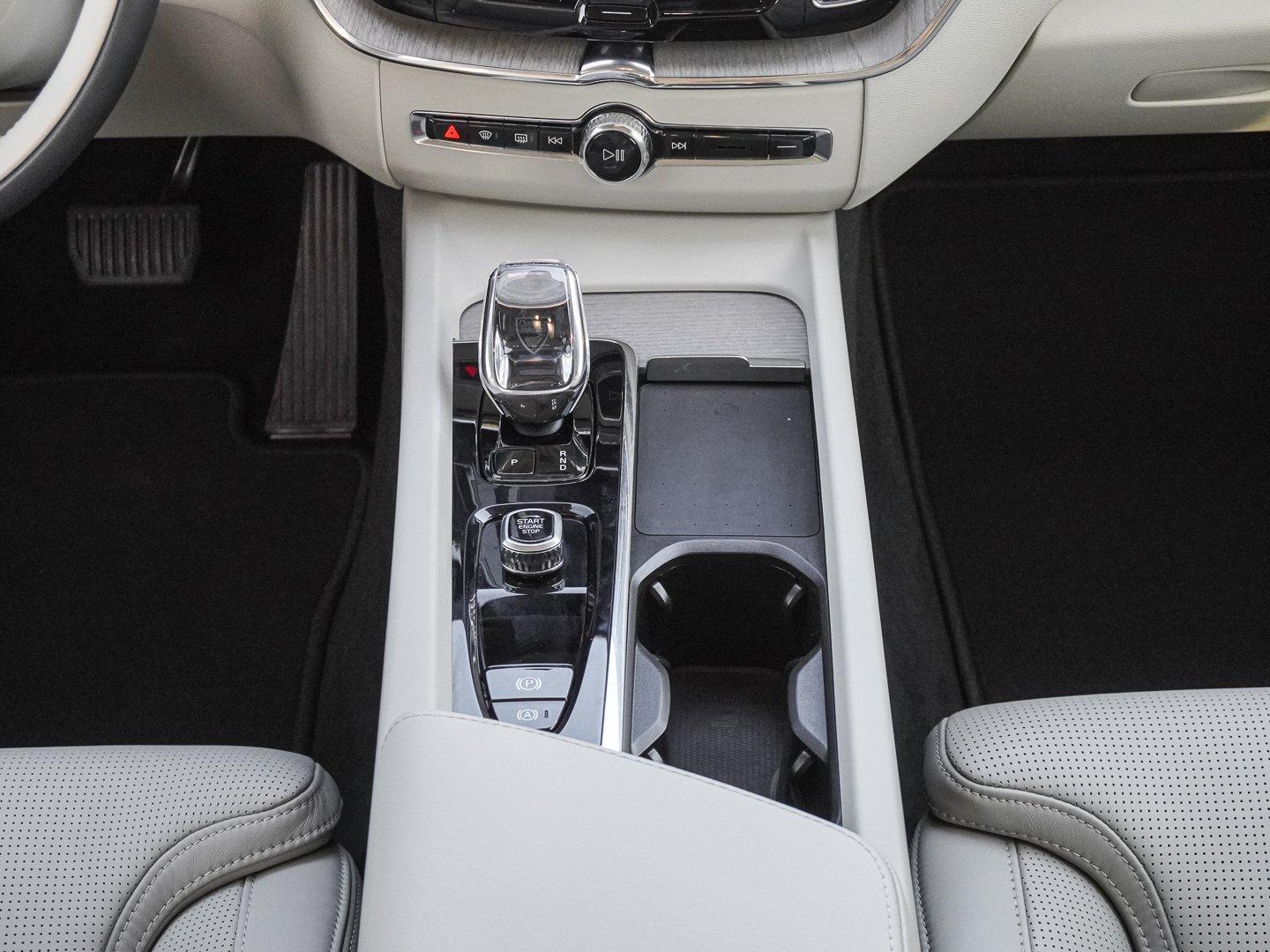 Volvo XC60 T8 AWD Ultra Bright Plug-in Hybrid MASSAGE