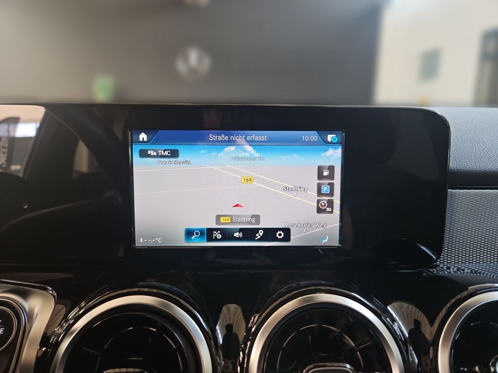 Fahrzeugabbildung Mercedes-Benz GLB 220 d 4M STYLE AHK Navi LED-NB SHZ KAM DAB