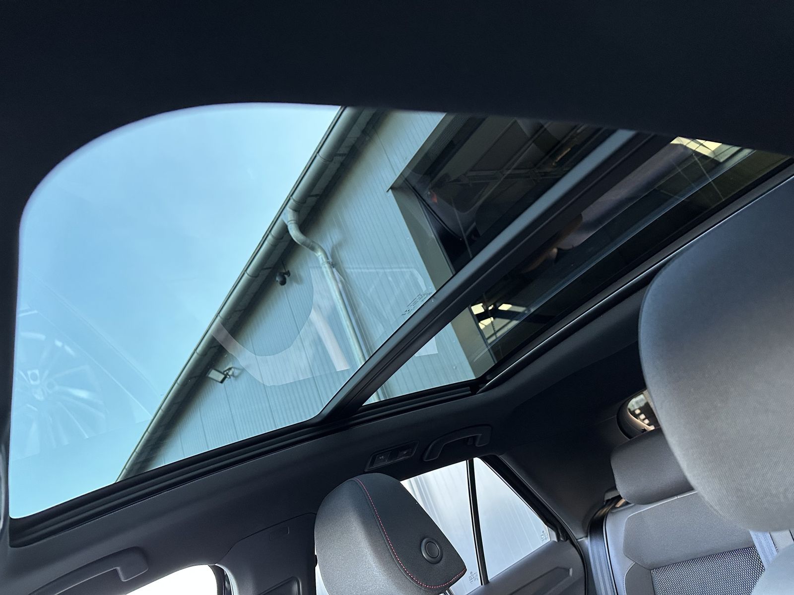 Fahrzeugabbildung Volkswagen T-Roc 2.0 TDI 4M DSG Sport NAV+LED+ACC+VCOCK+1HD