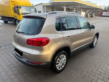 Volkswagen Tiguan - 5